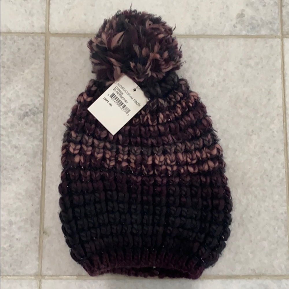 KNIT POM HAT